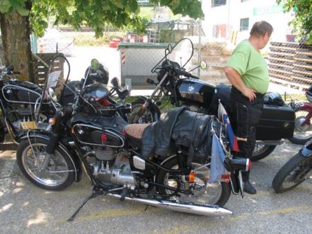 Razstava starodobnih vozil in vožnja po občini 16